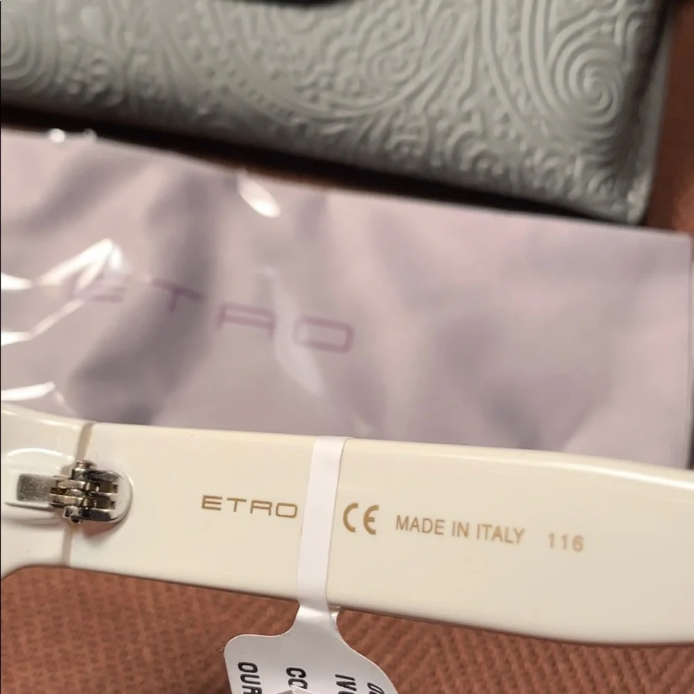 NWT ETRO Ivory w/black lace pattern sunglasses